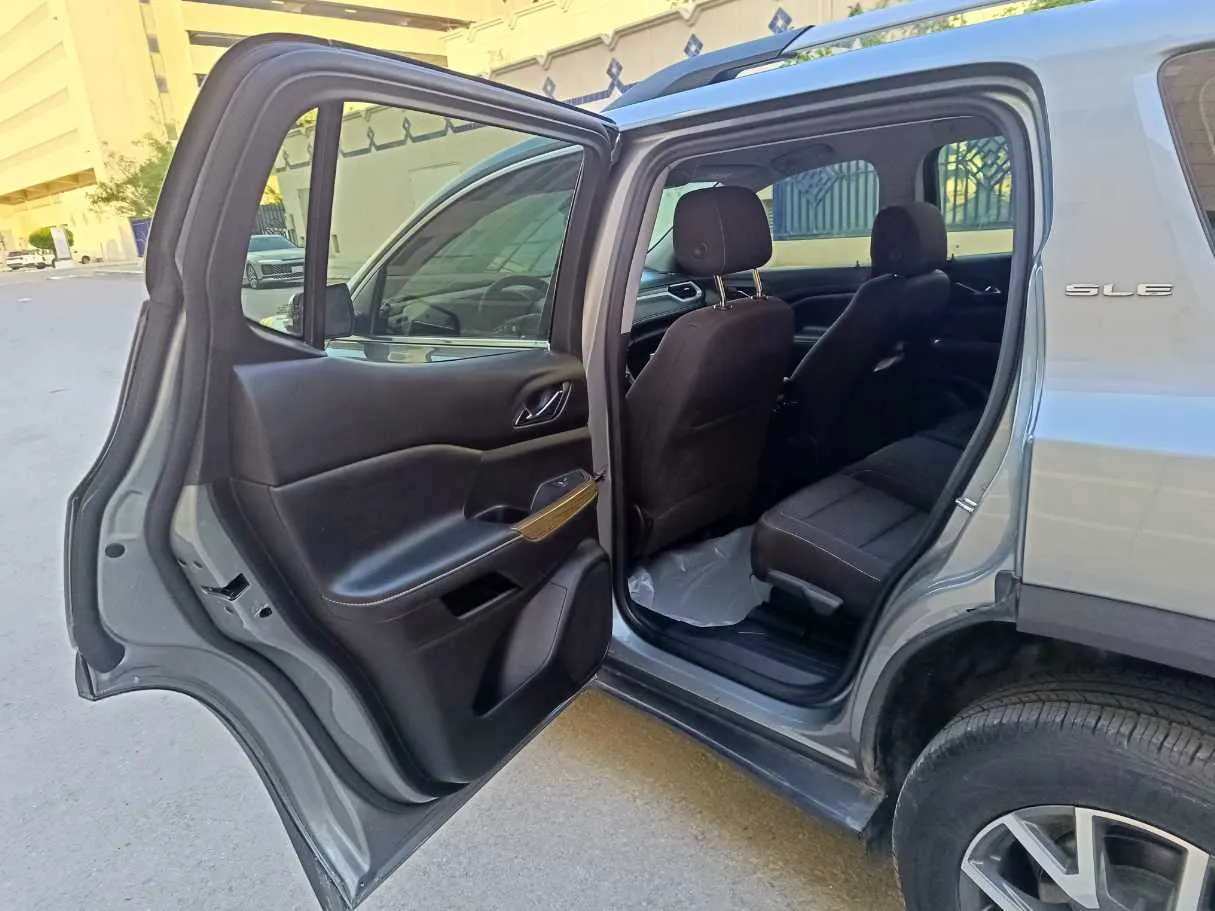 Car image 26