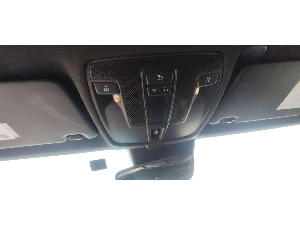 Car image 28