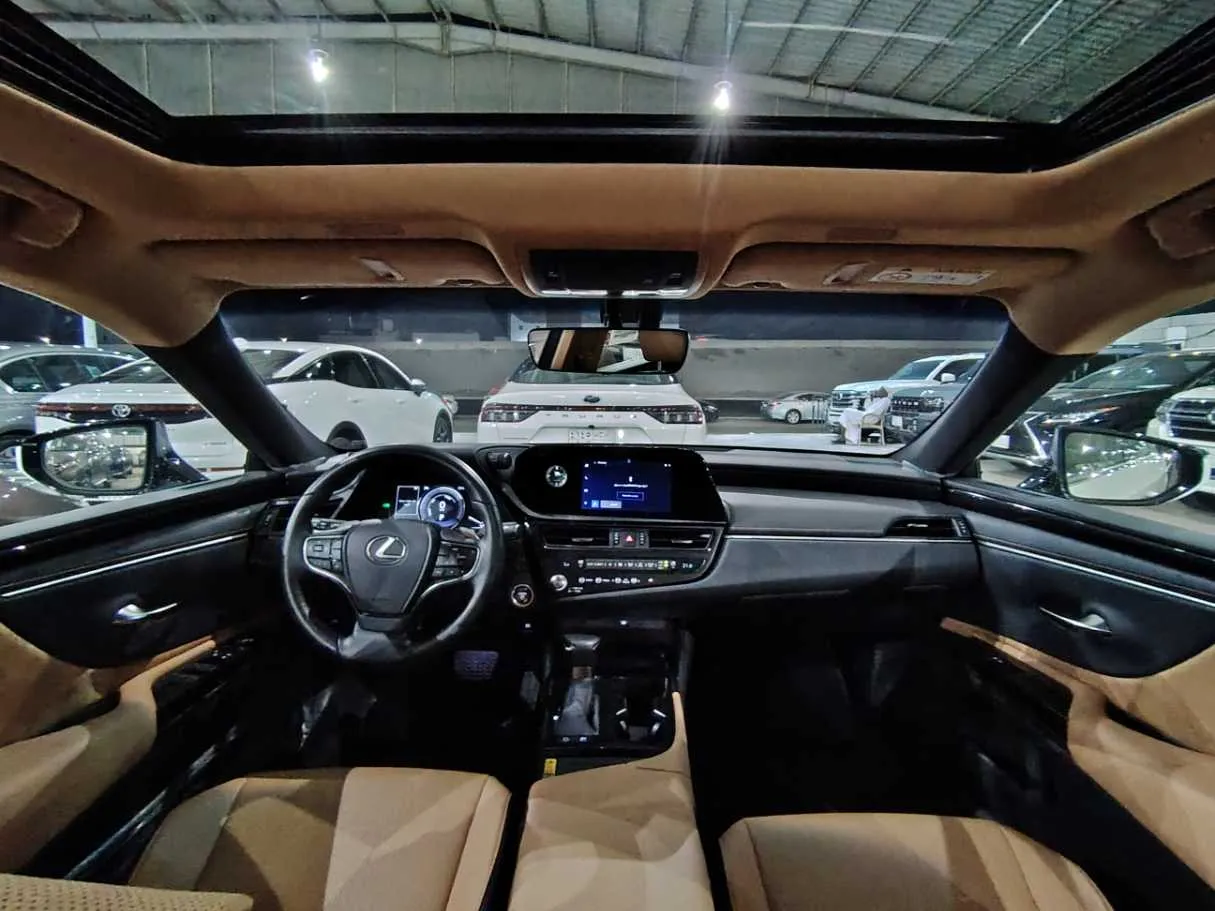 Car image 21