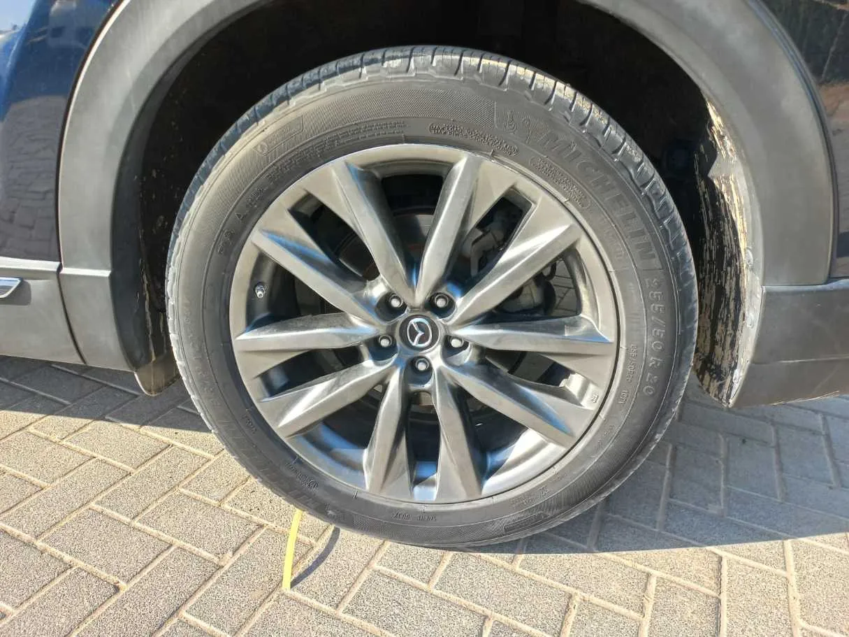 Car image 9
