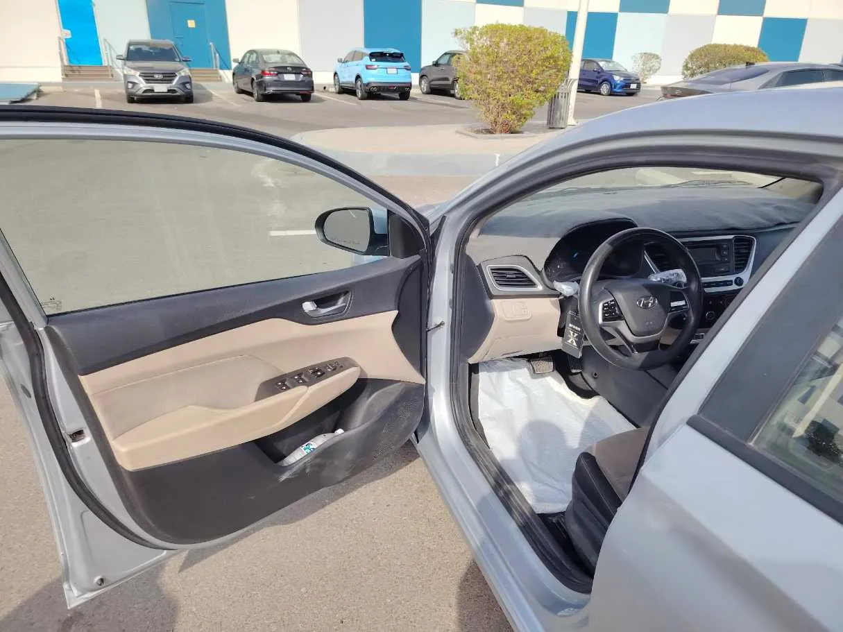 Car image 13