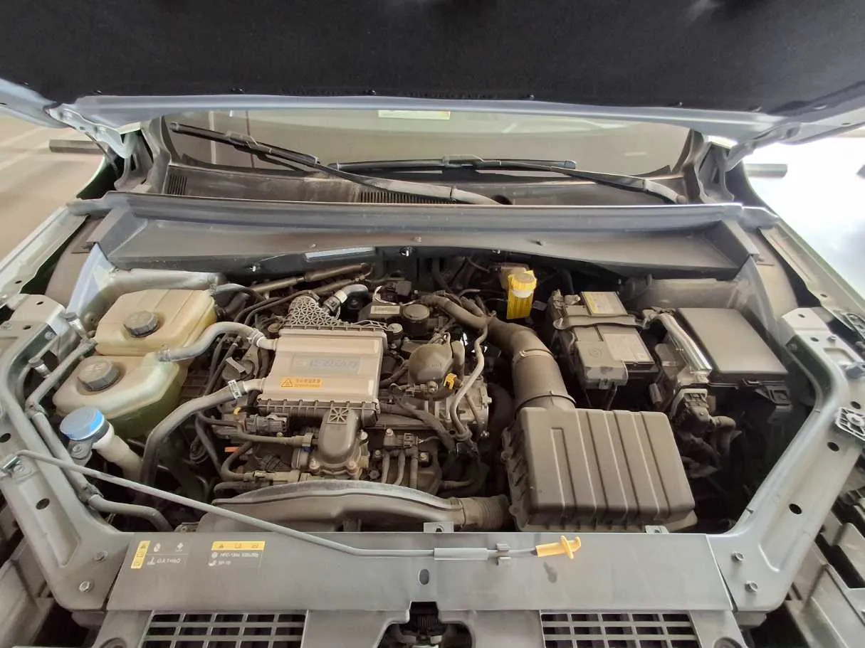 Car image 19