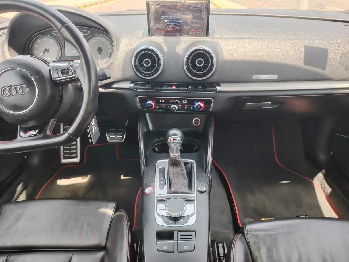 Car image 18