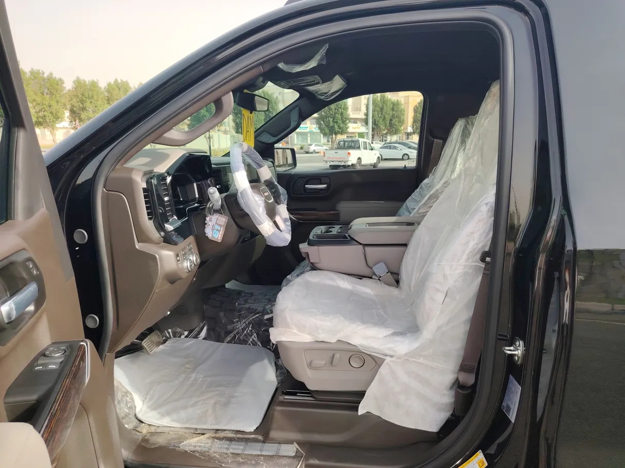 Car image 13