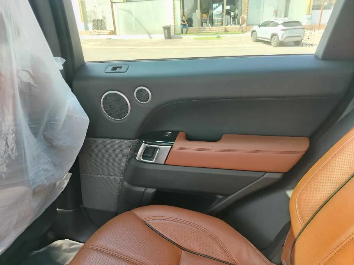 Car image 20