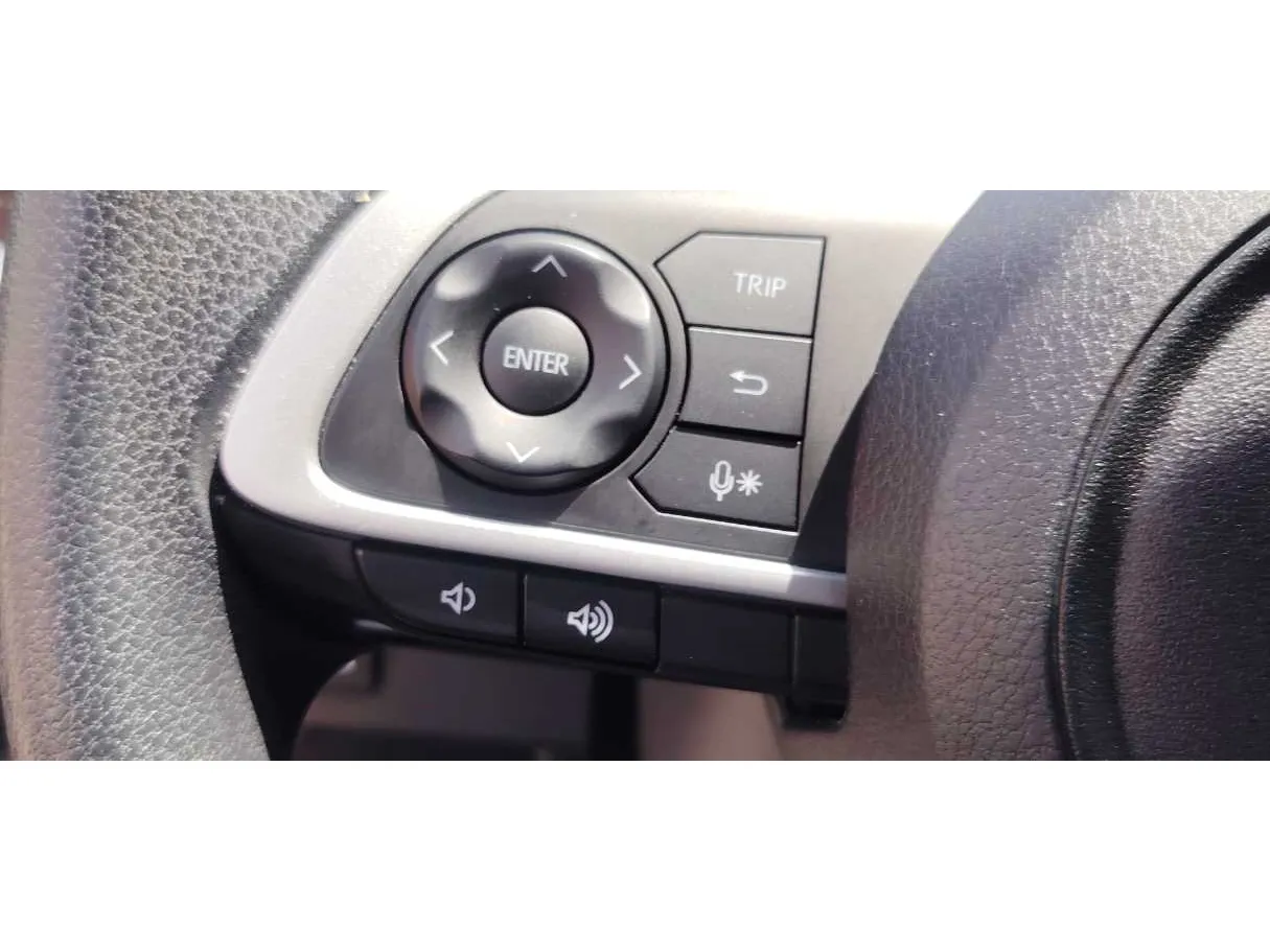 Car image 26