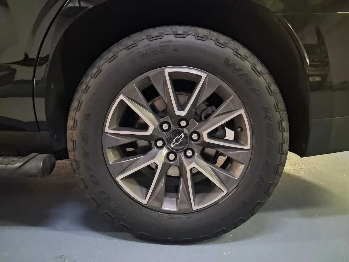 Car image 9