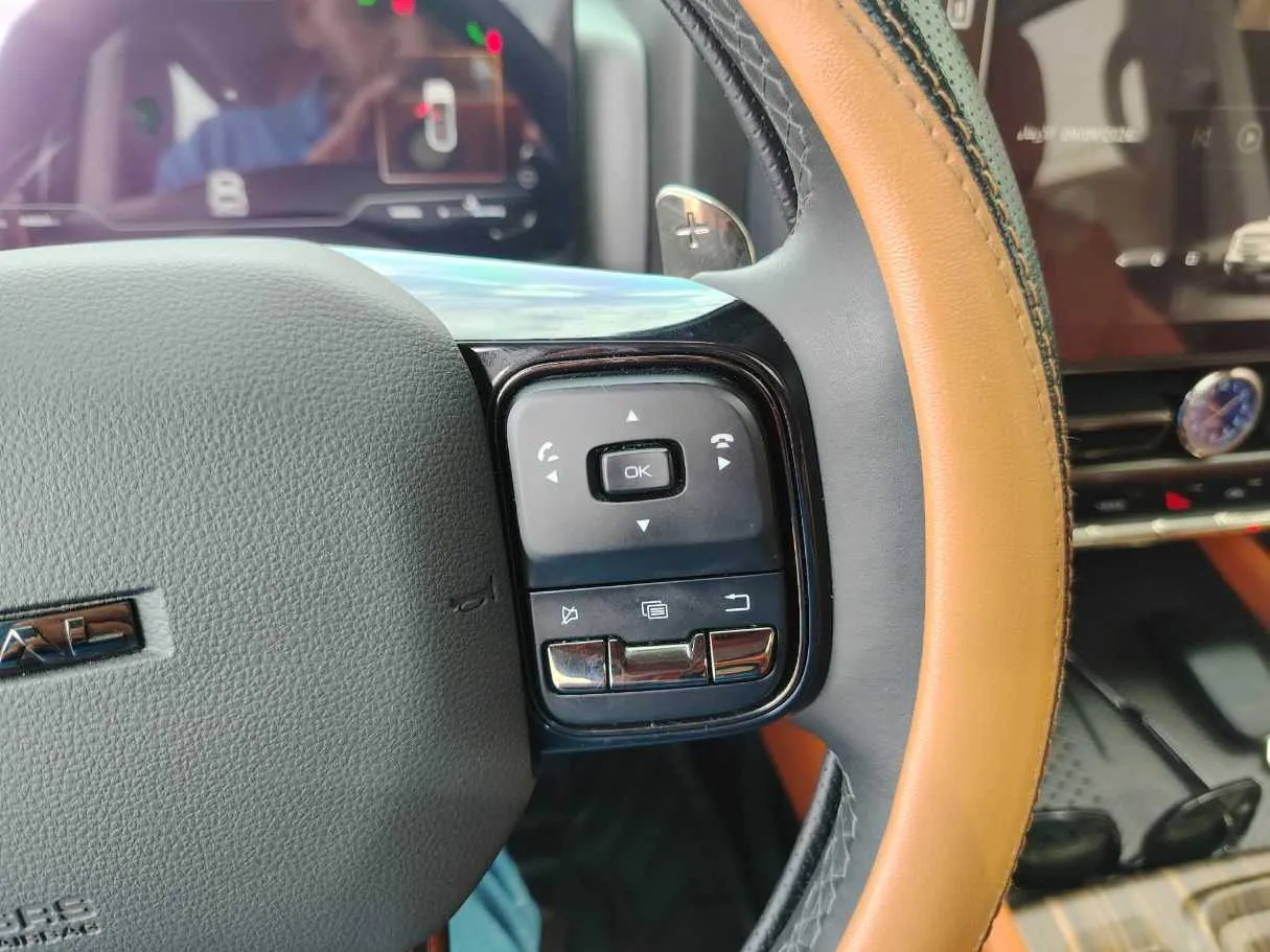 Car image 28