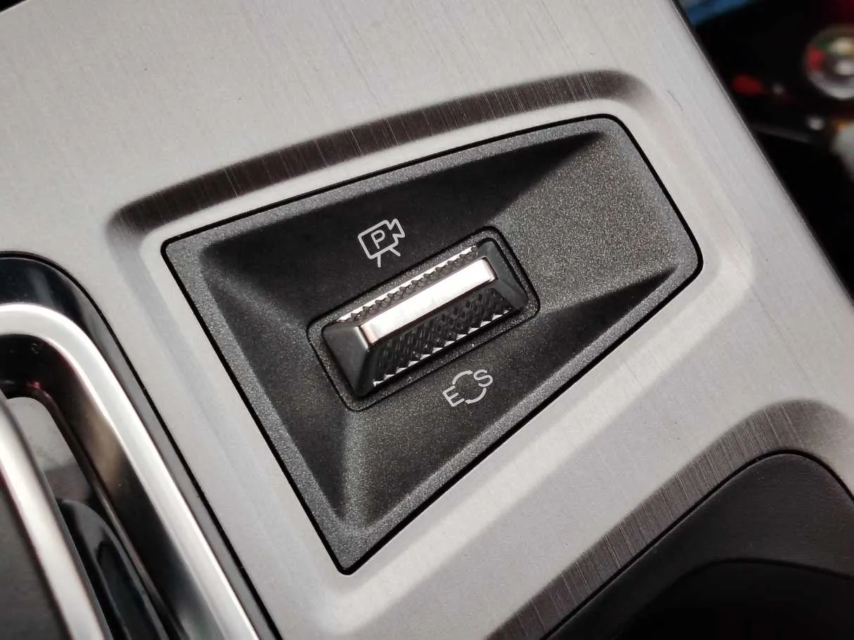 Car image 29