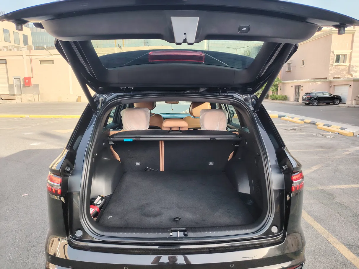 Car image 24