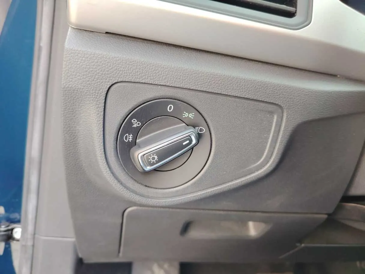 Car image 35