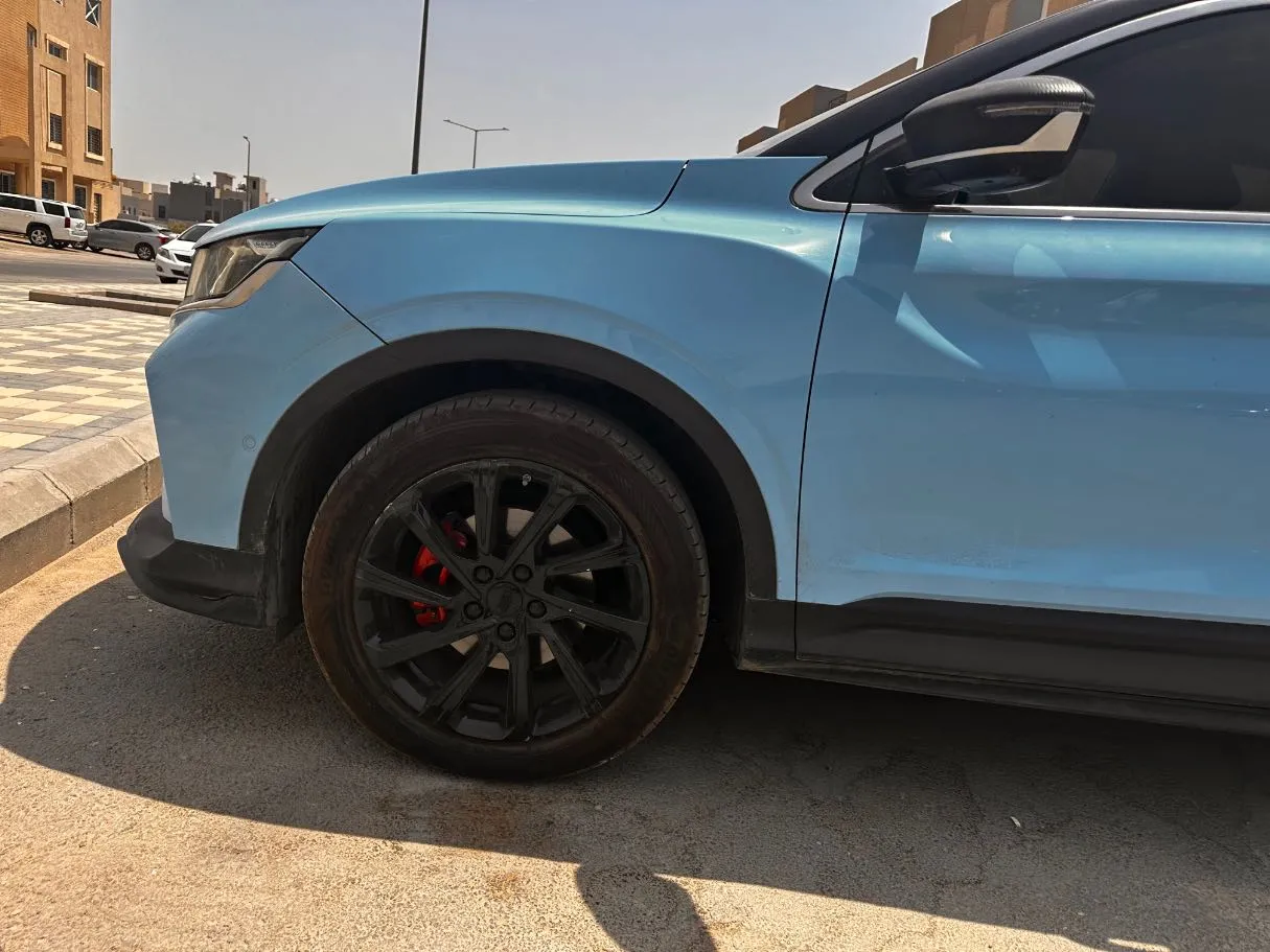 Car image 9