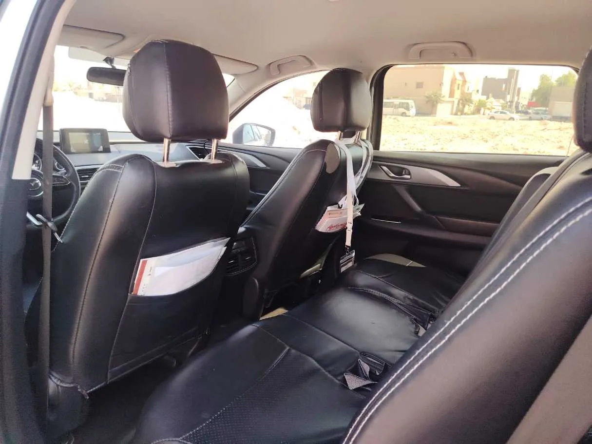 Car image 16