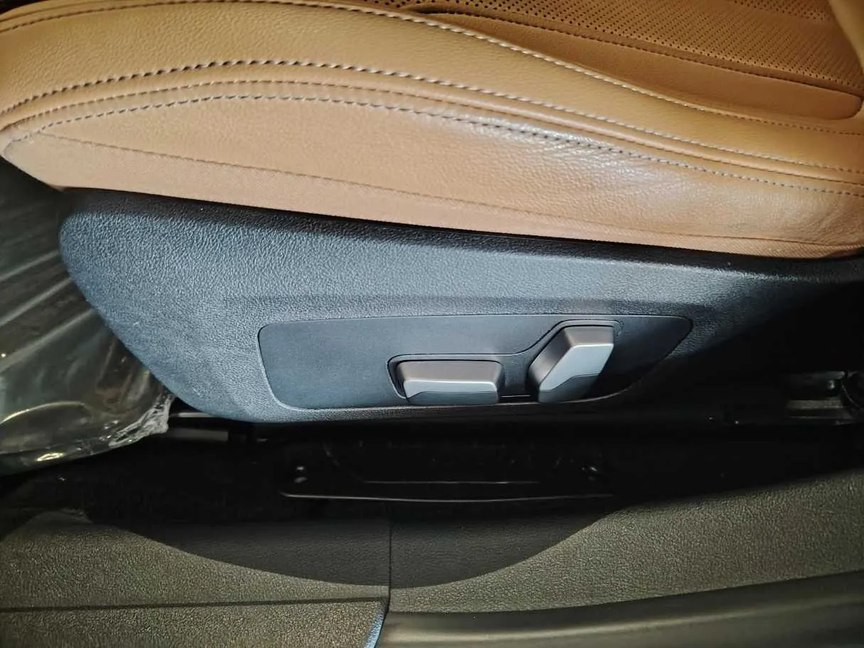 Car image 34