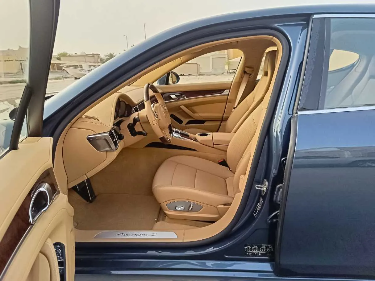 Car image 12