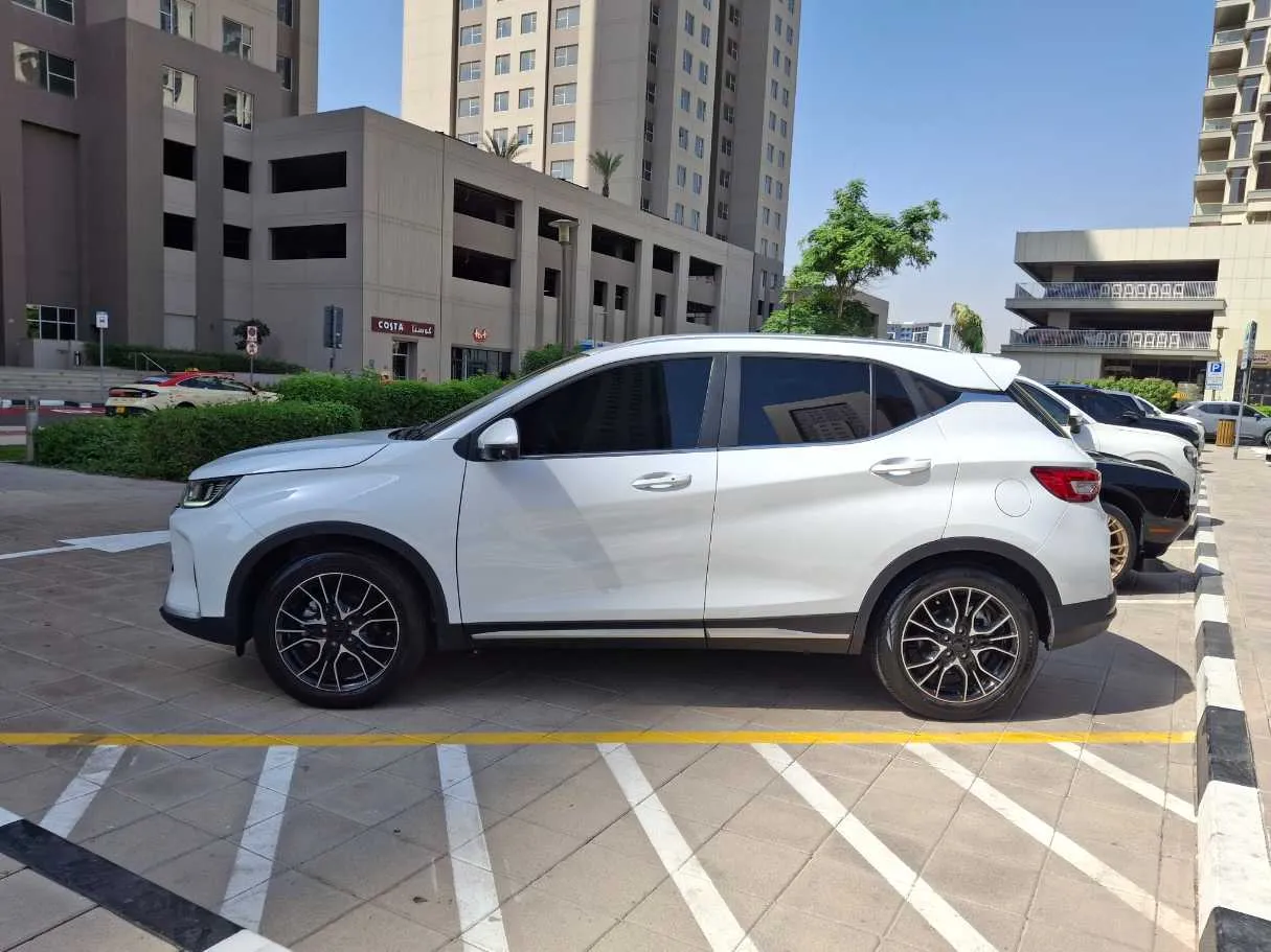 Car image 7