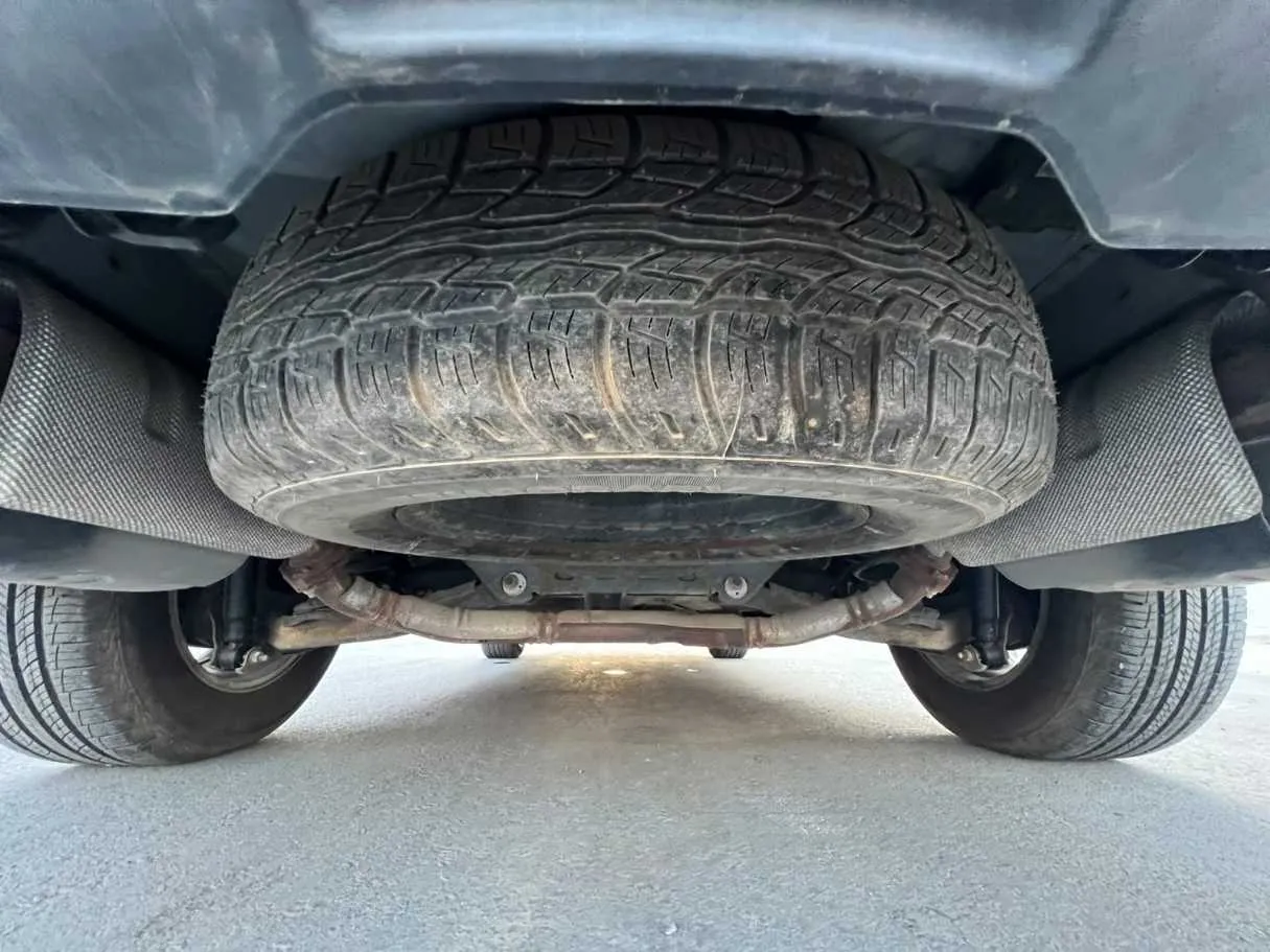 Car image 27