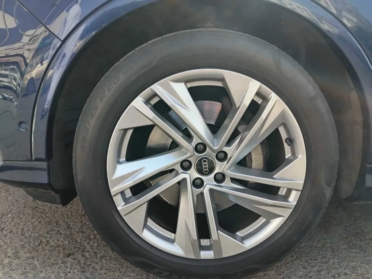 Car image 10