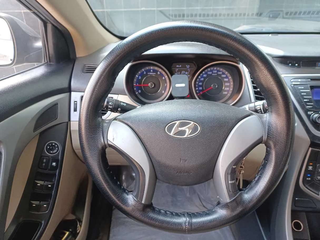 Car image 15