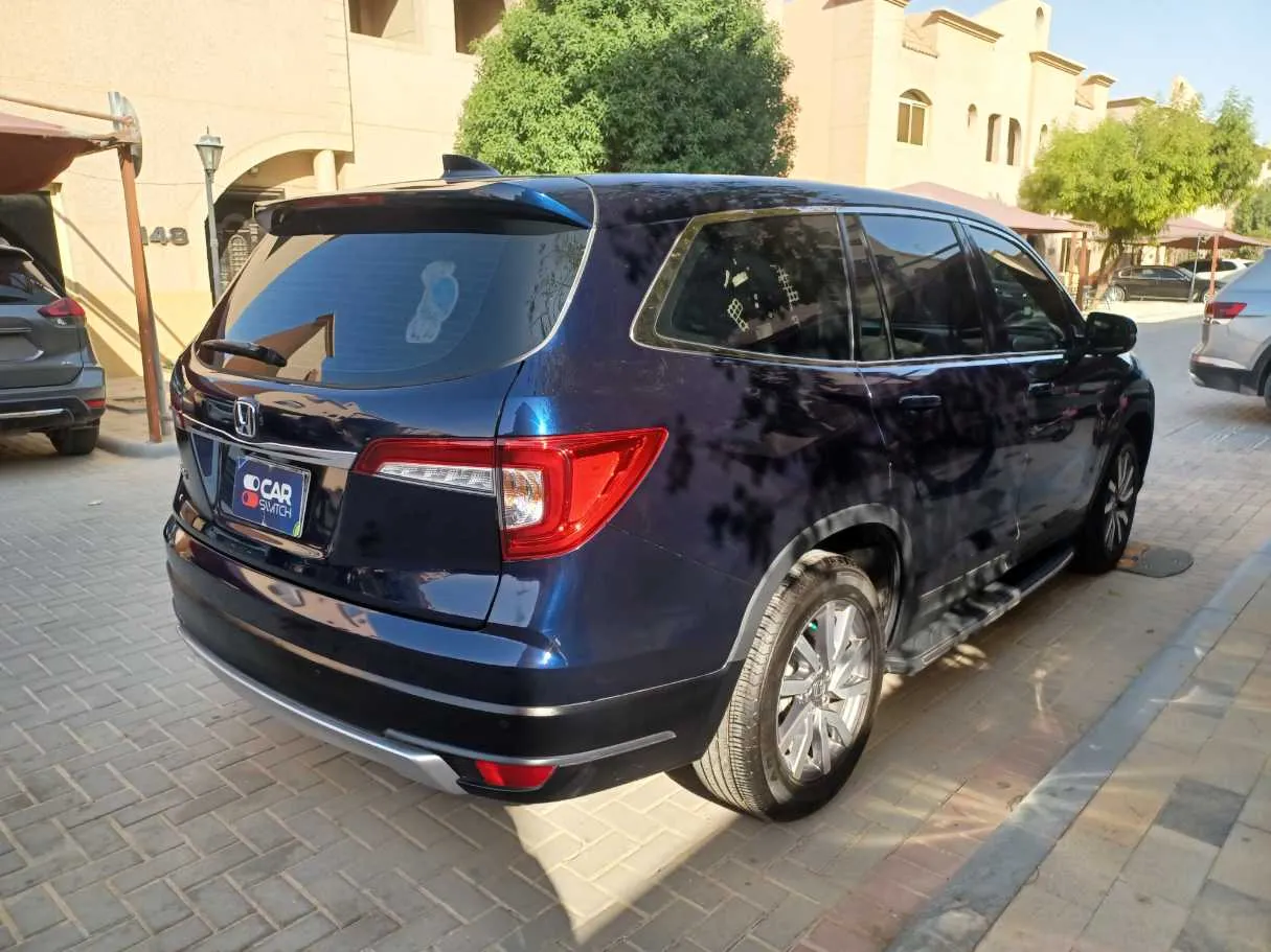 Car image 5