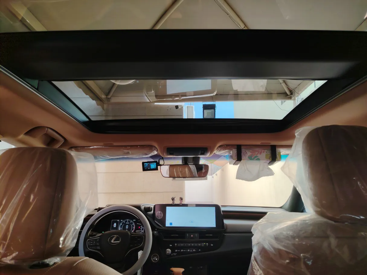 Car image 18