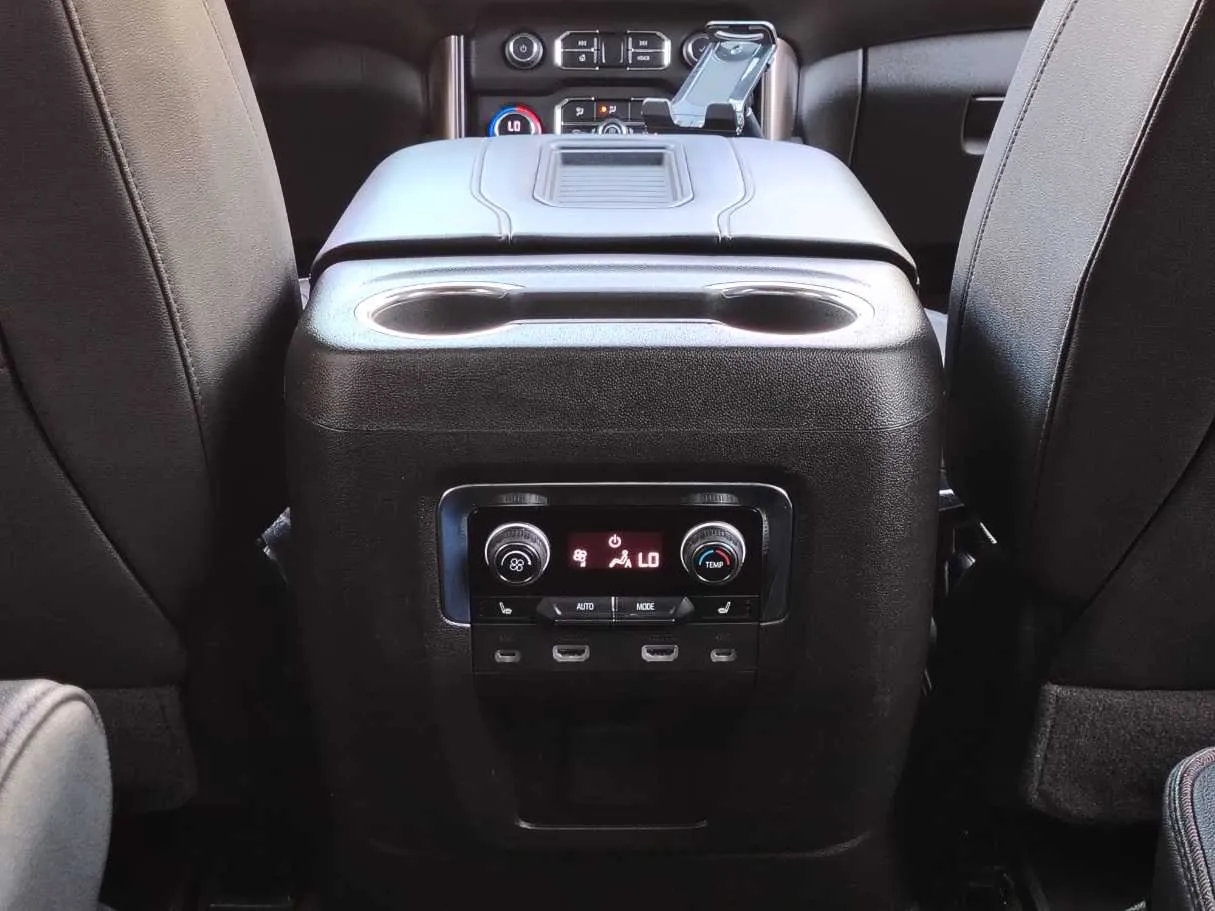 Car image 32
