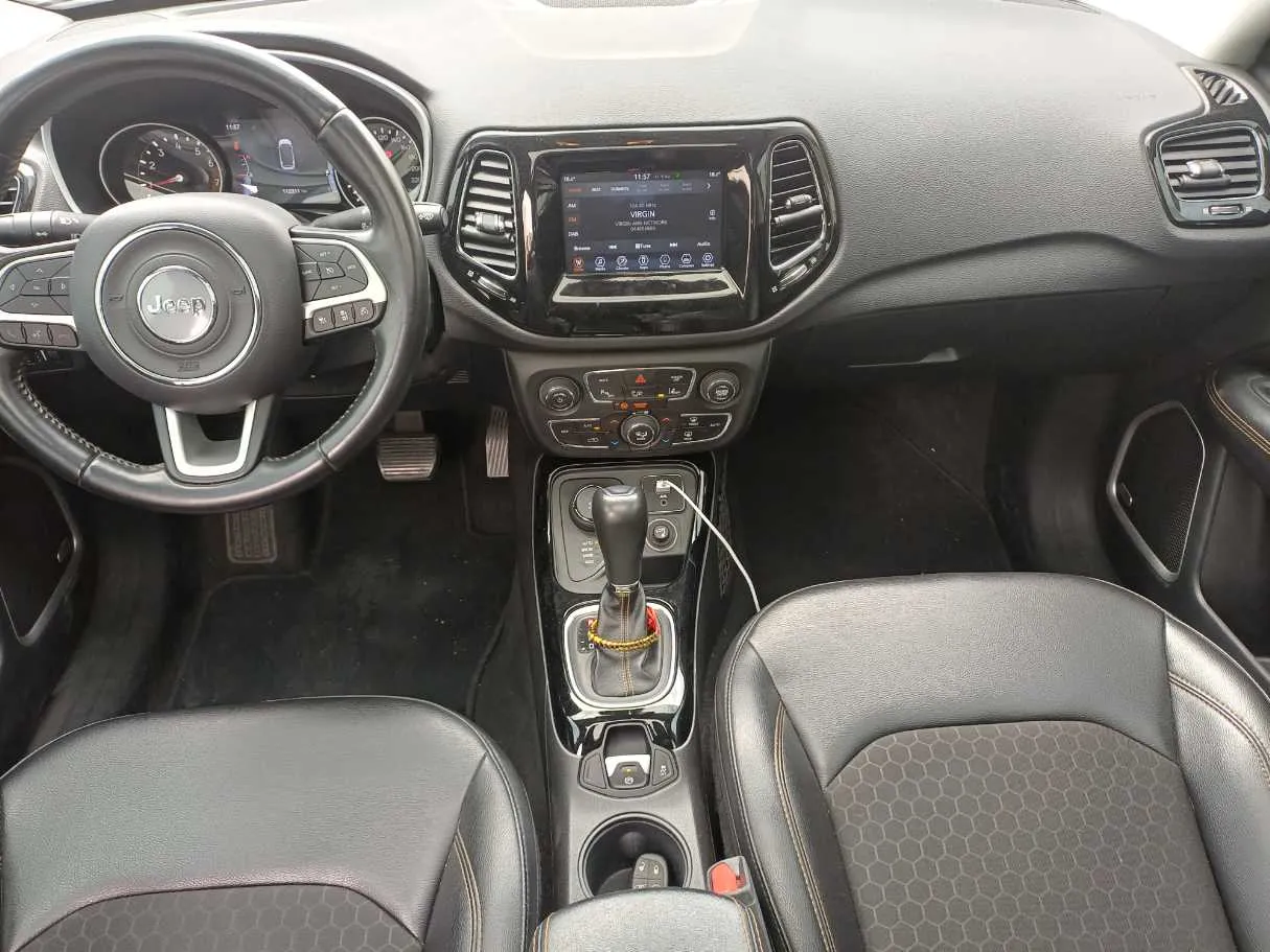 Car image 15