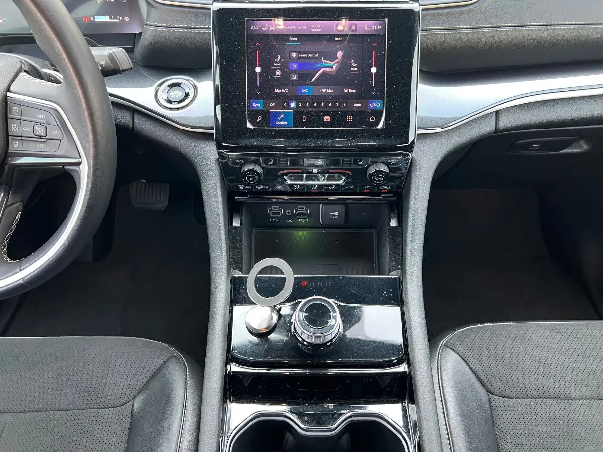 Car image 19