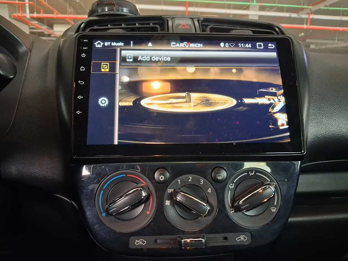 Car image 14