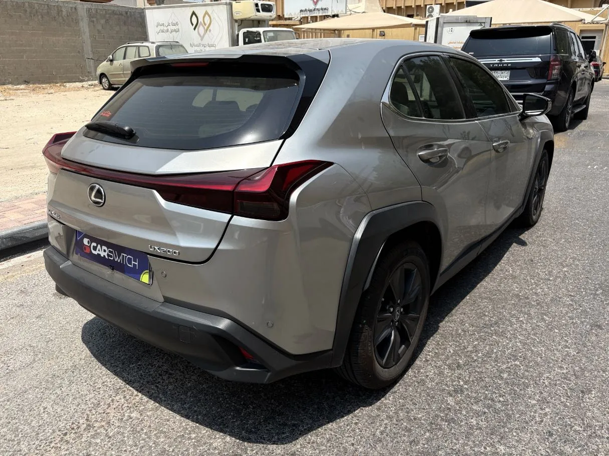 Car image 5