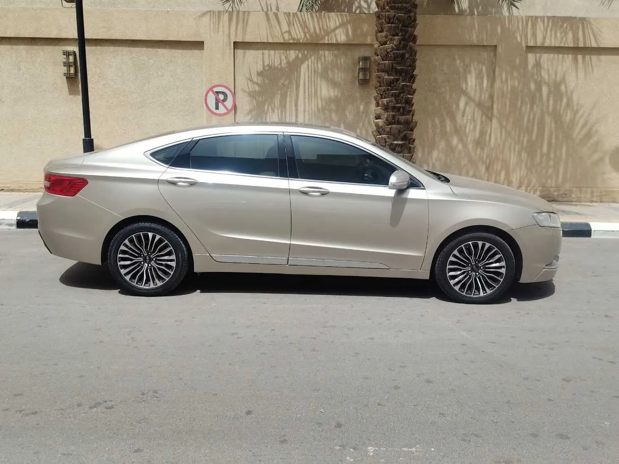Car image 4