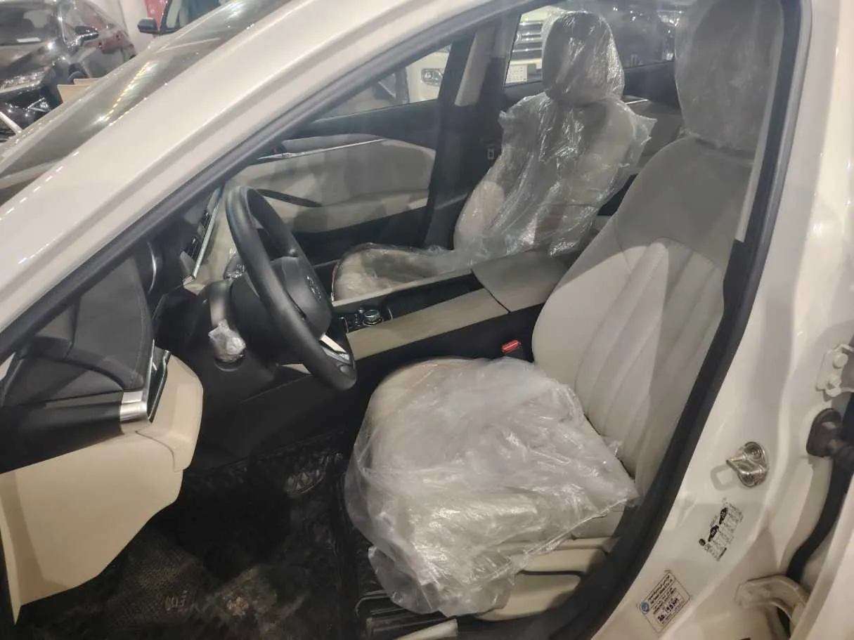 Car image 13
