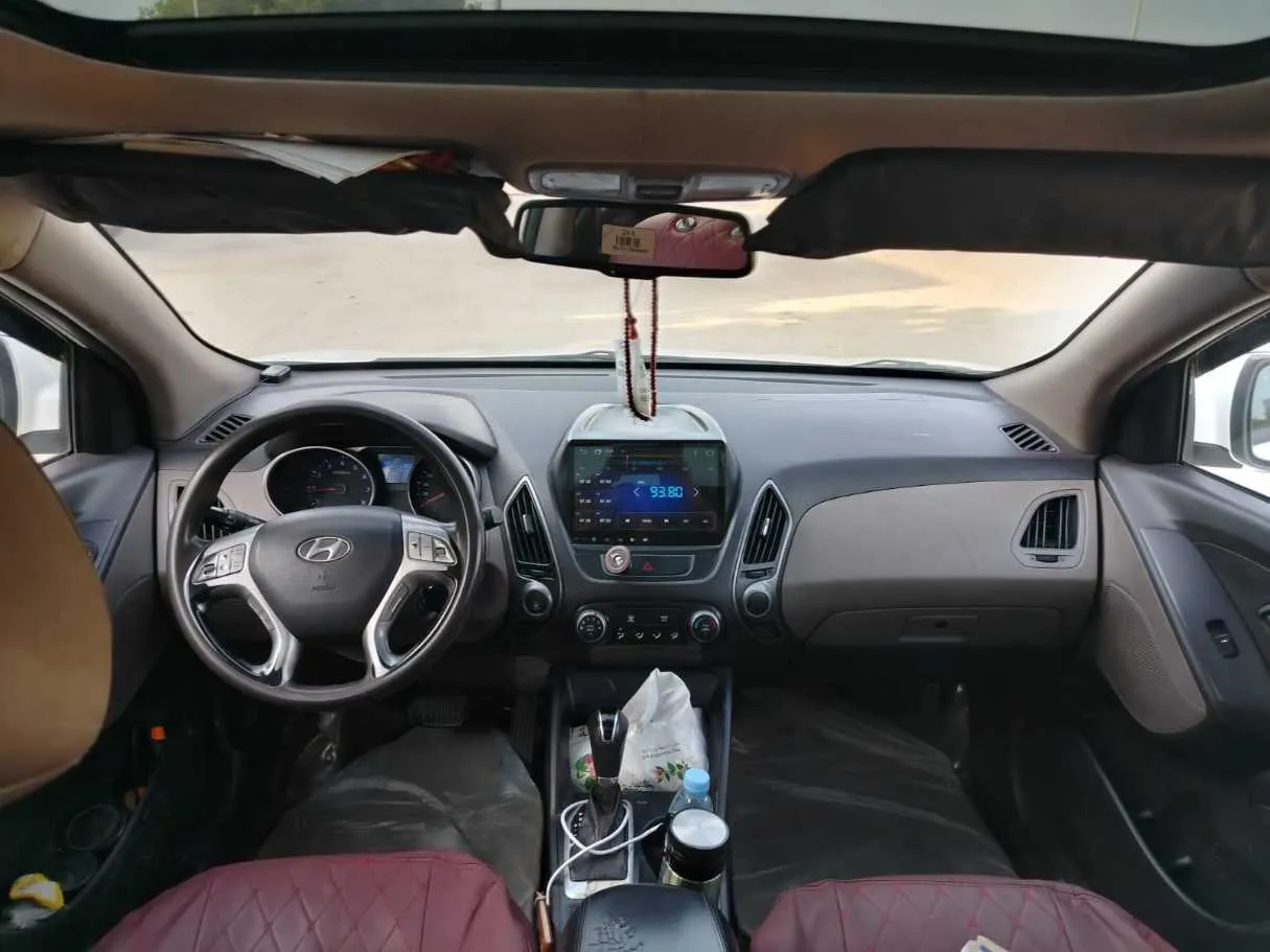 Car image 18