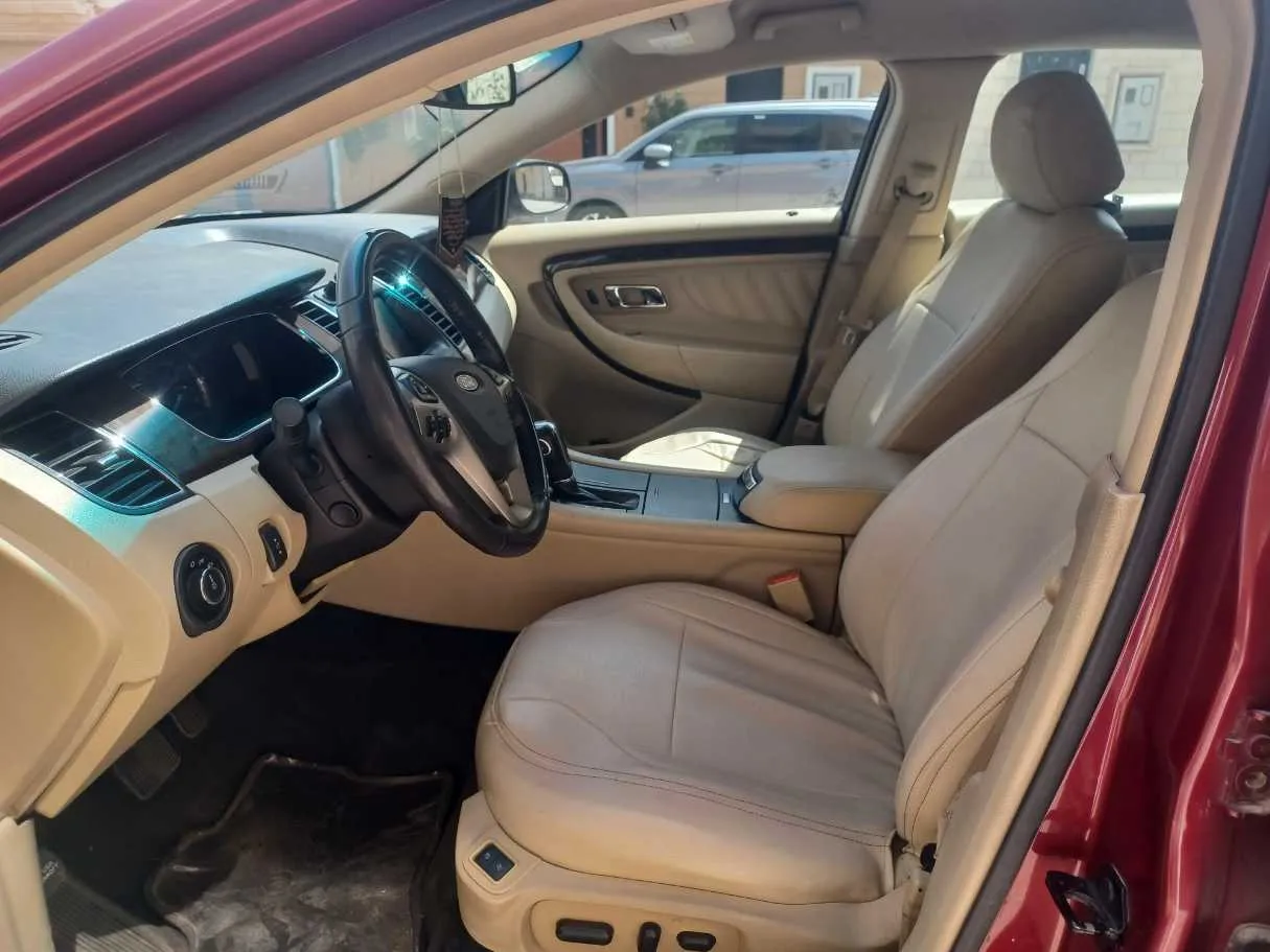 Car image 12