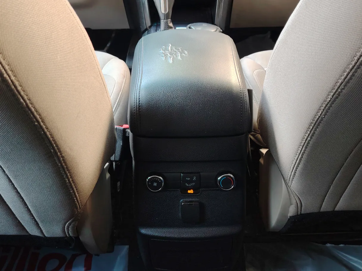 Car image 30