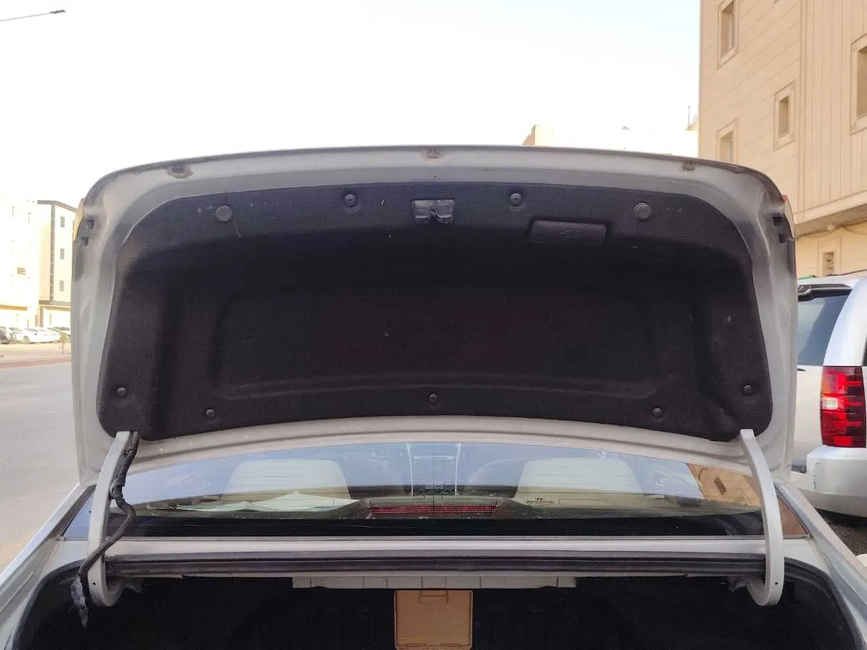 Car image 23