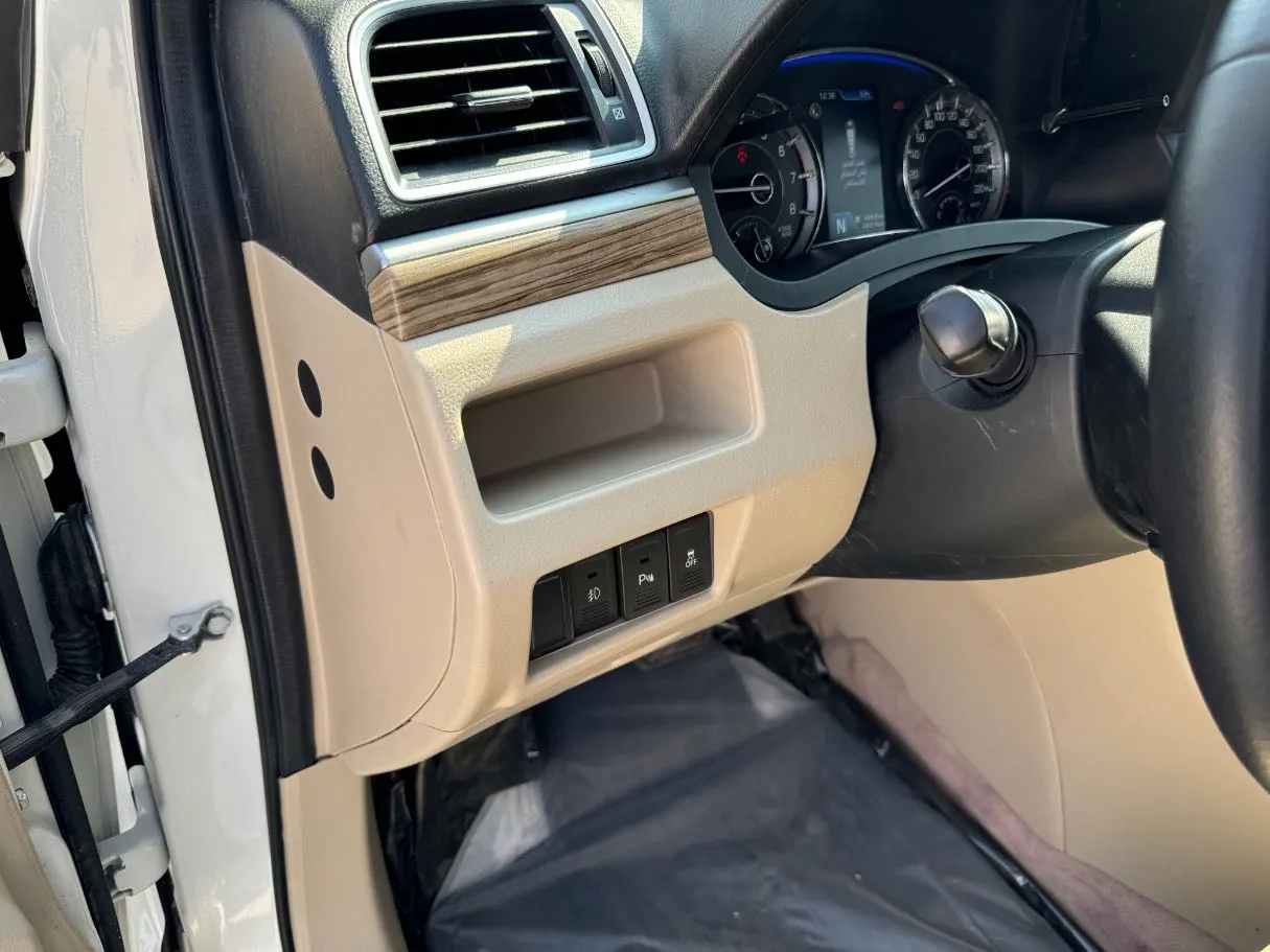 Car image 23