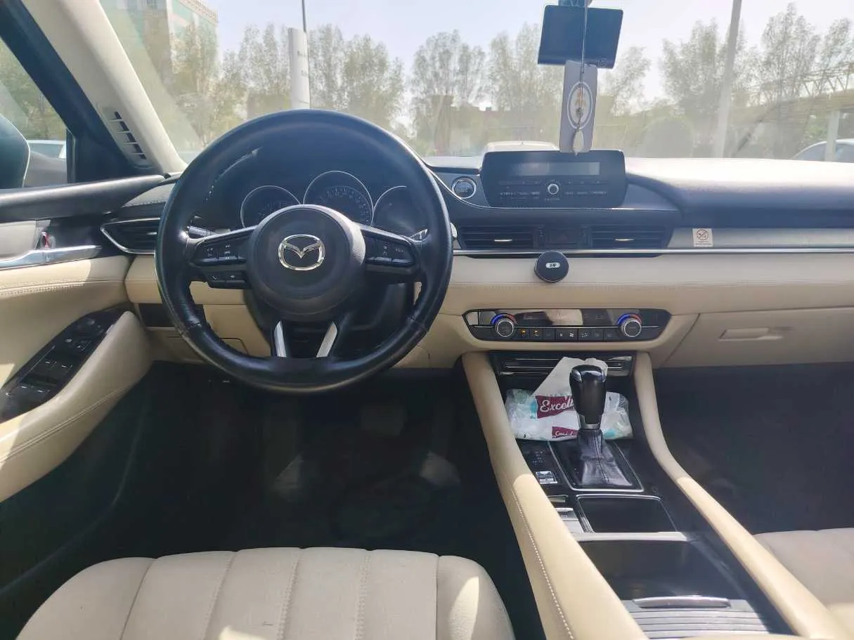 Car image 19