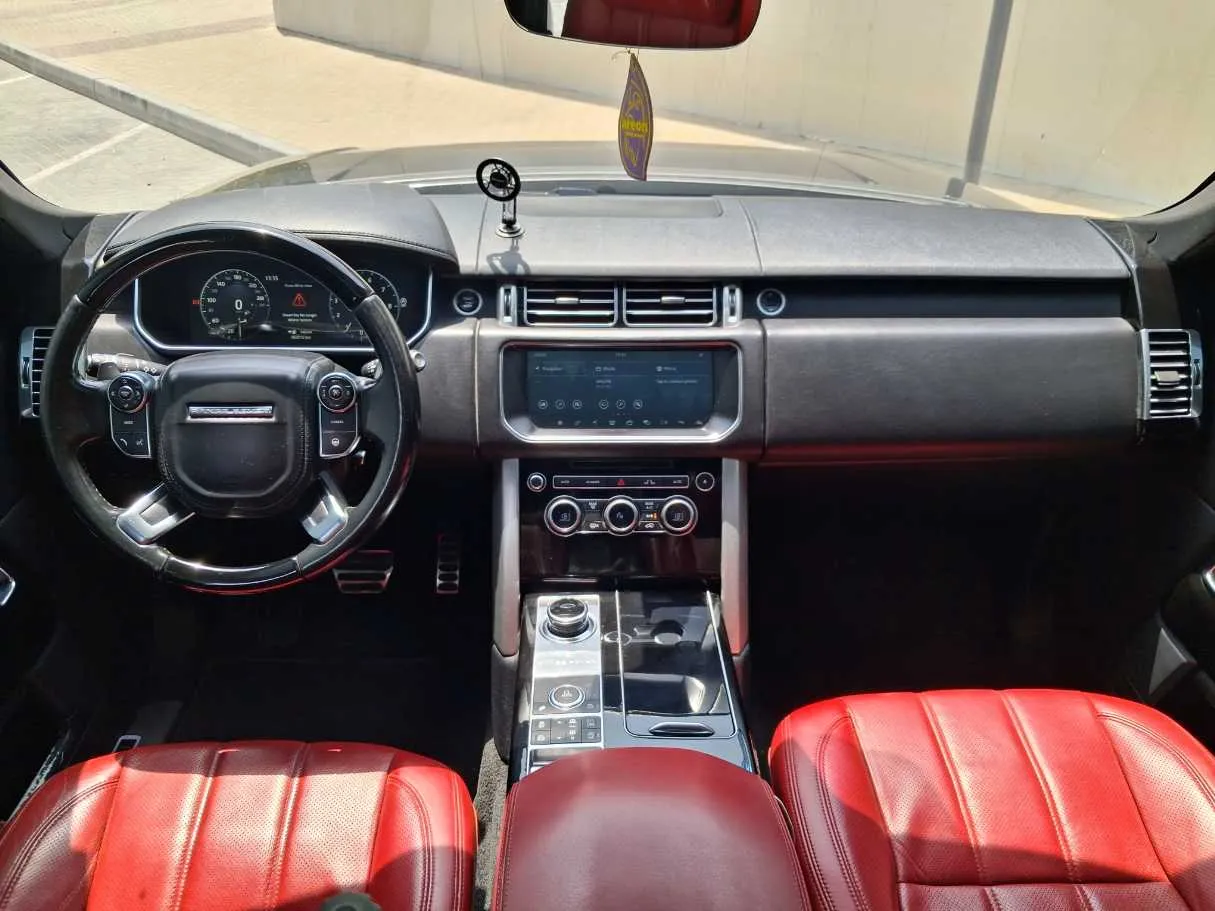 Car image 19