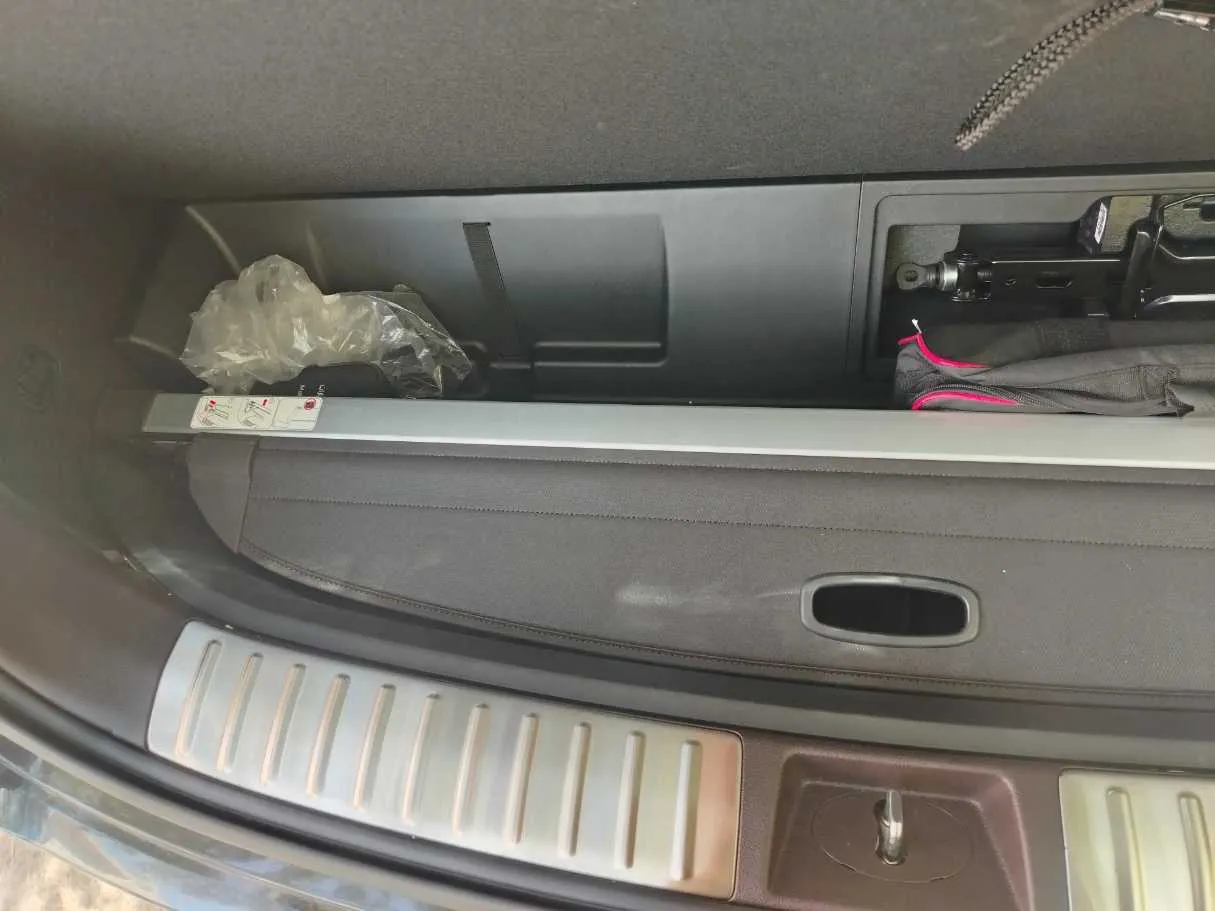Car image 37