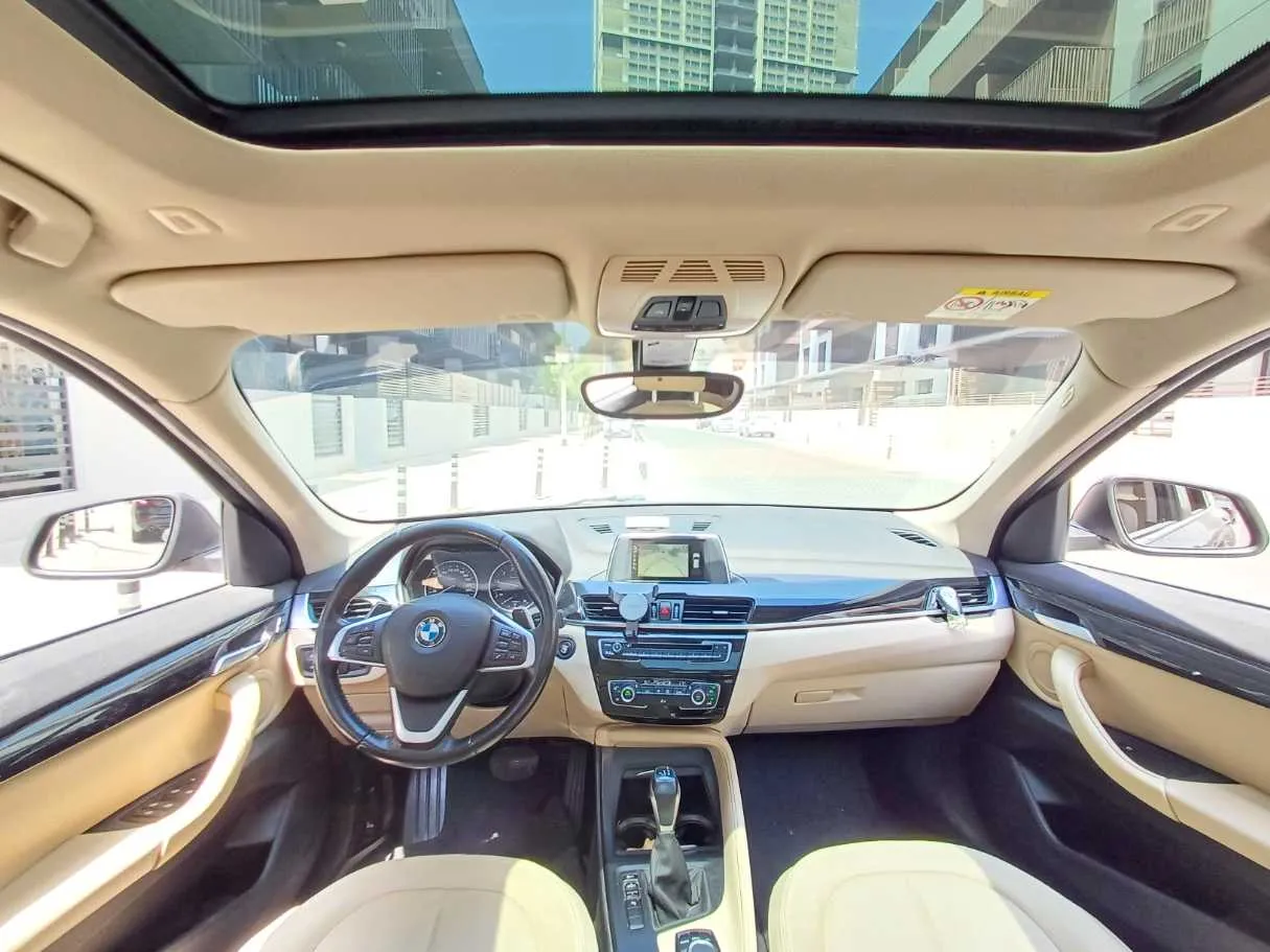 Car image 18