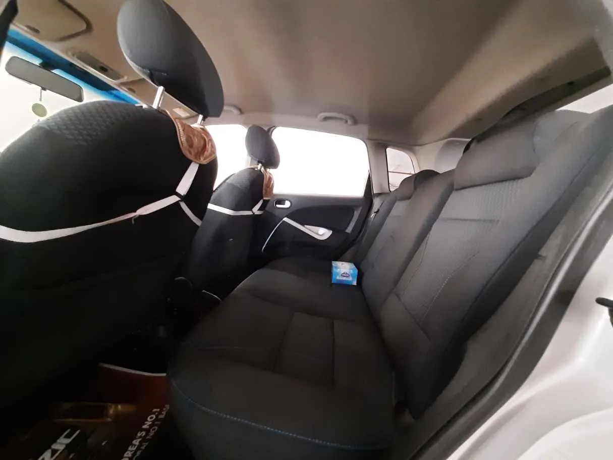 Car image 13