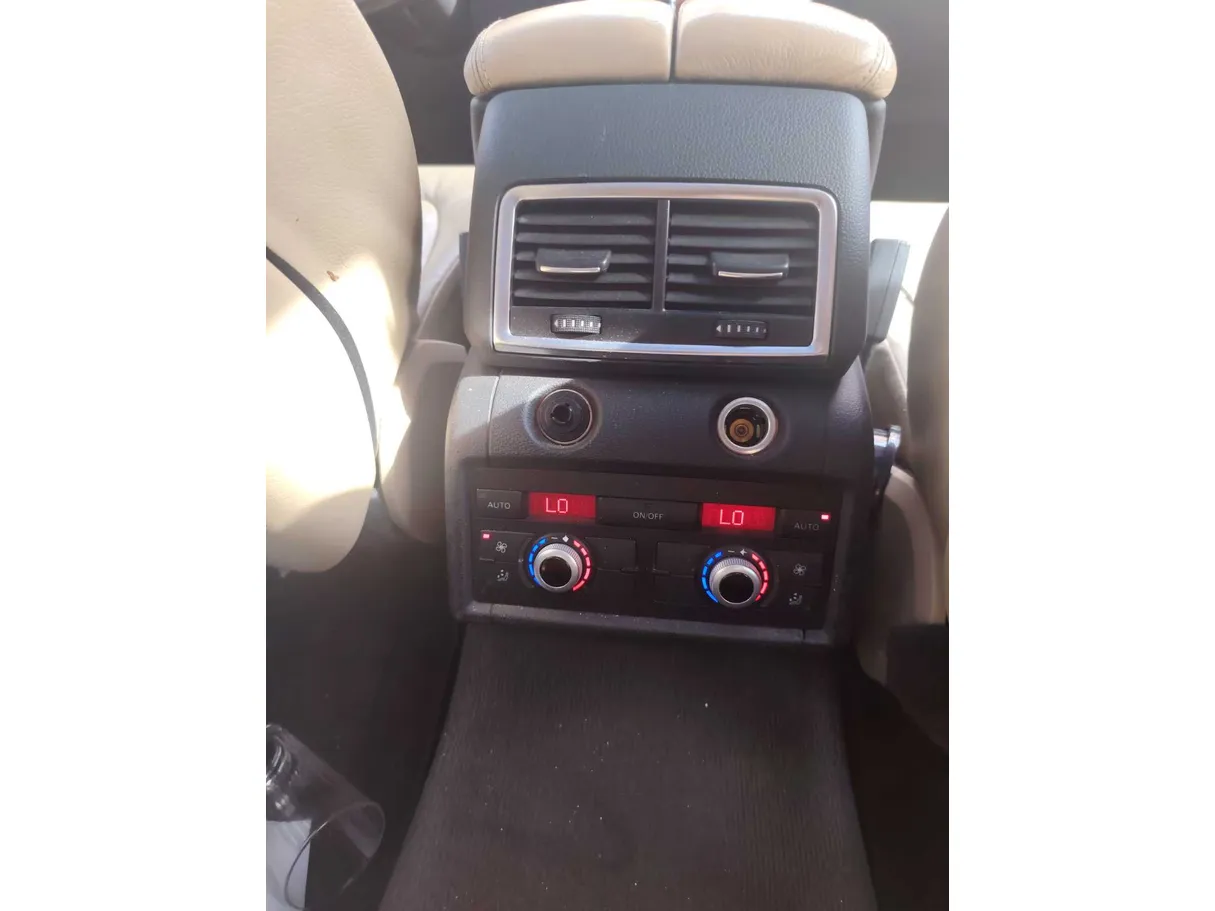 Car image 28