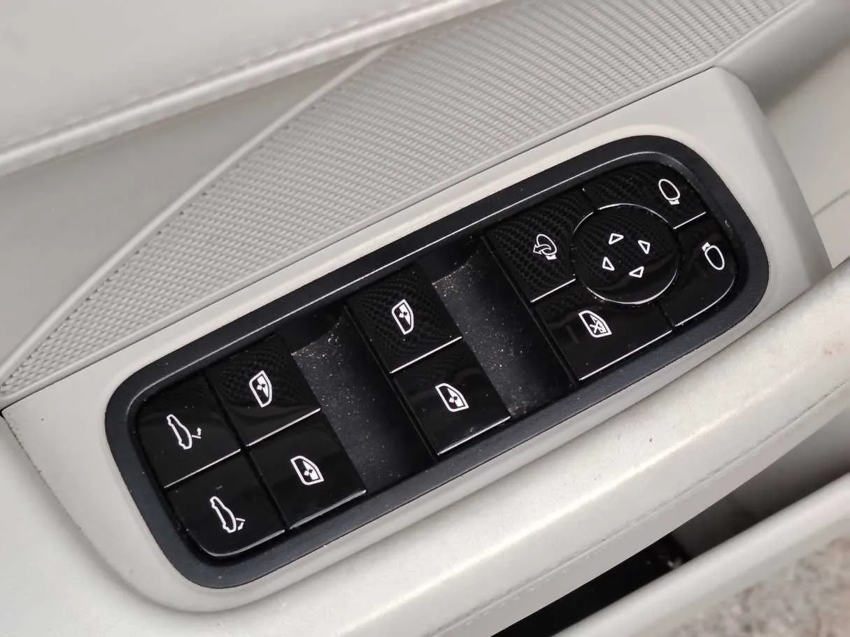 Car image 37