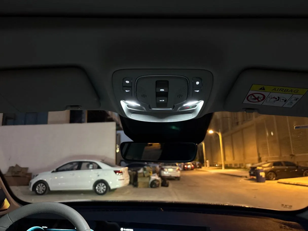 Car image 25