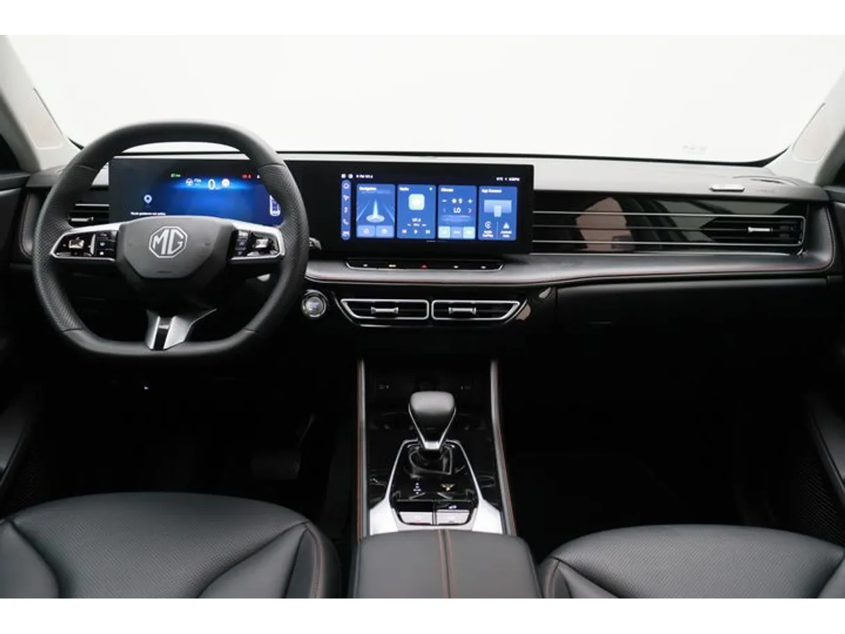 Car image 14