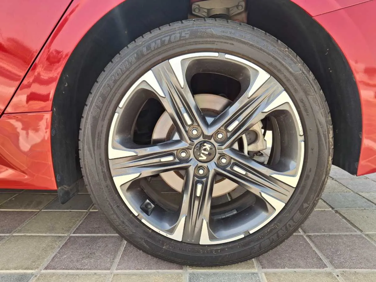 Car image 9