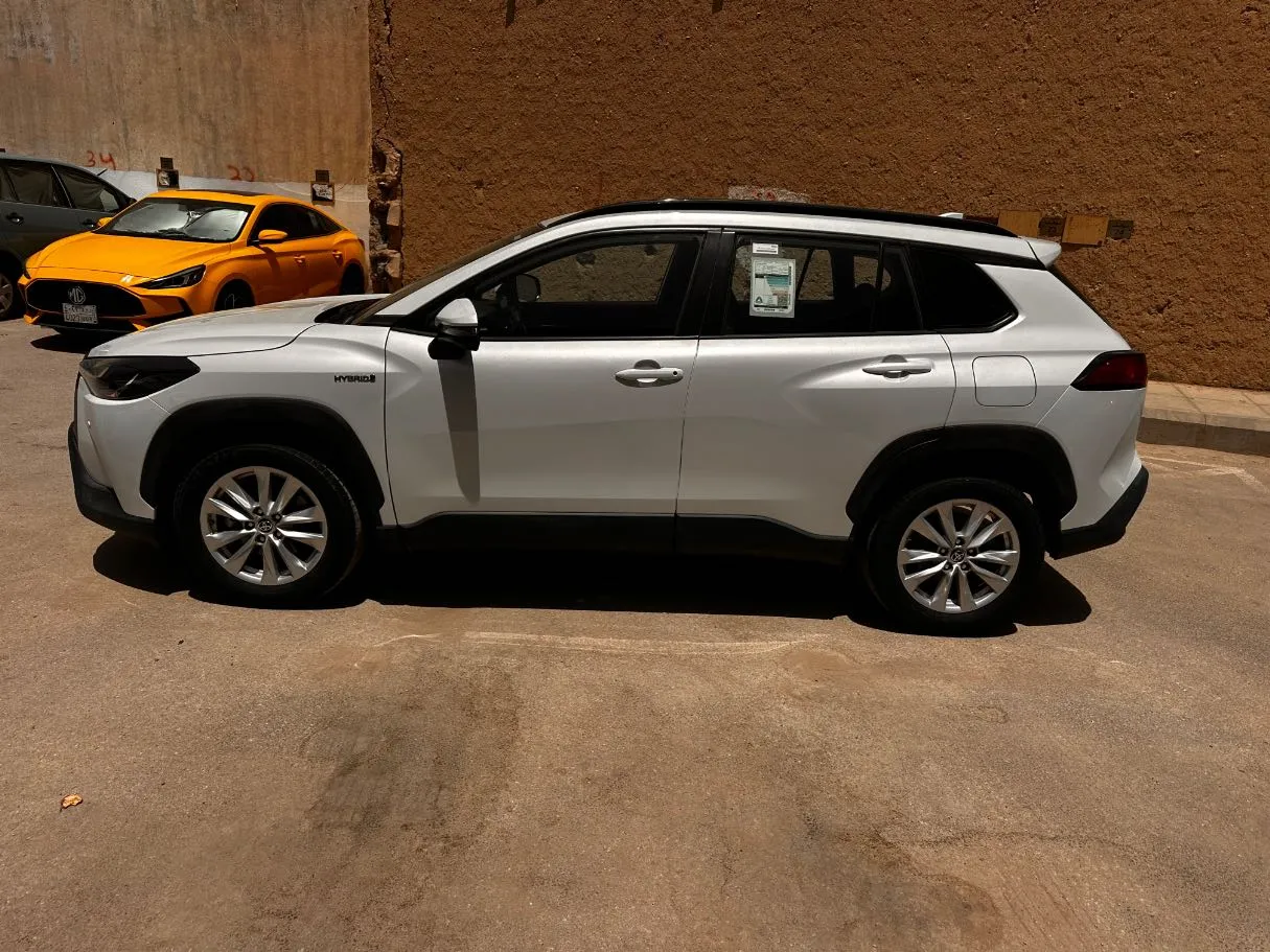 Car image 8