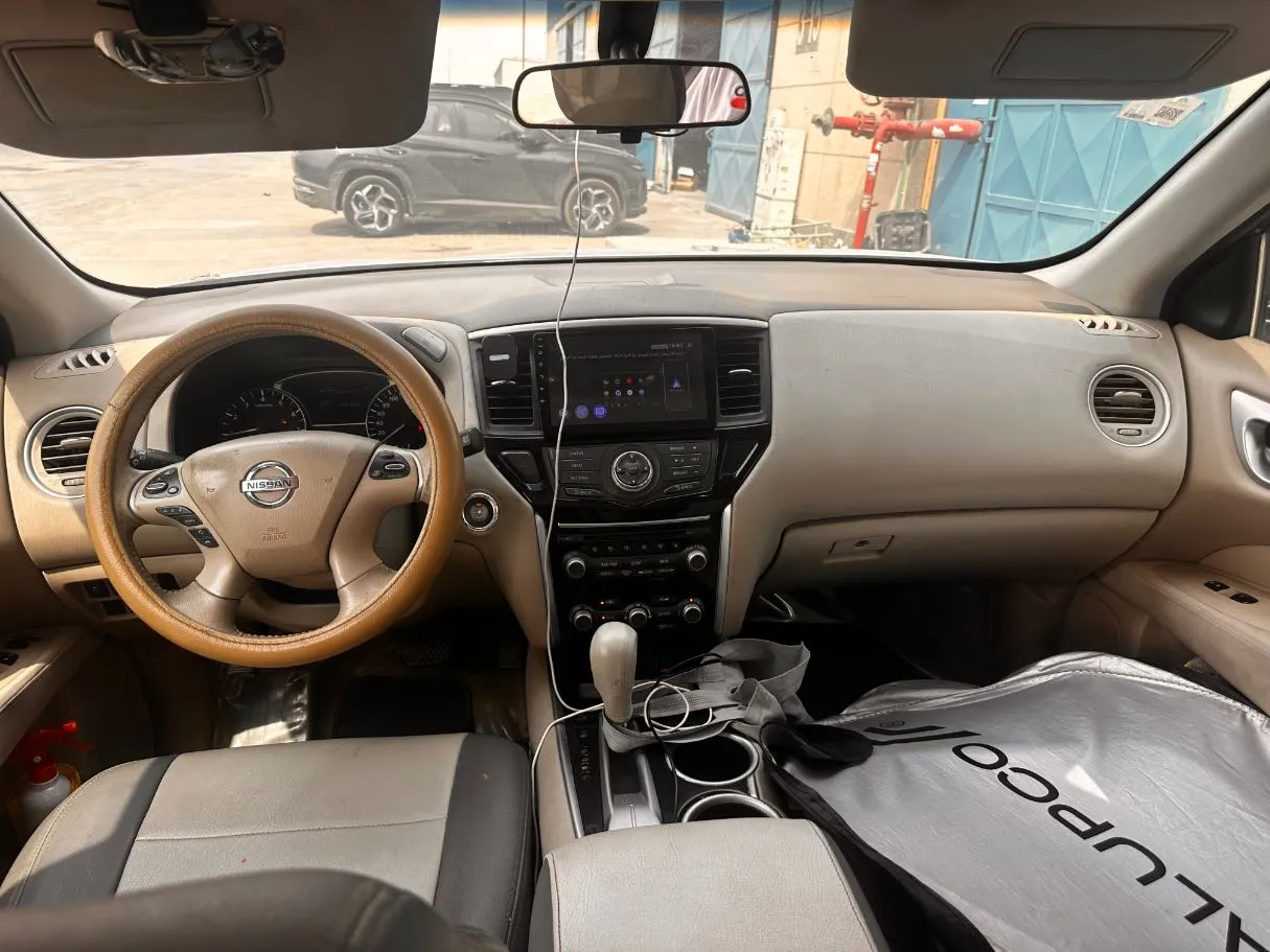 Car image 16