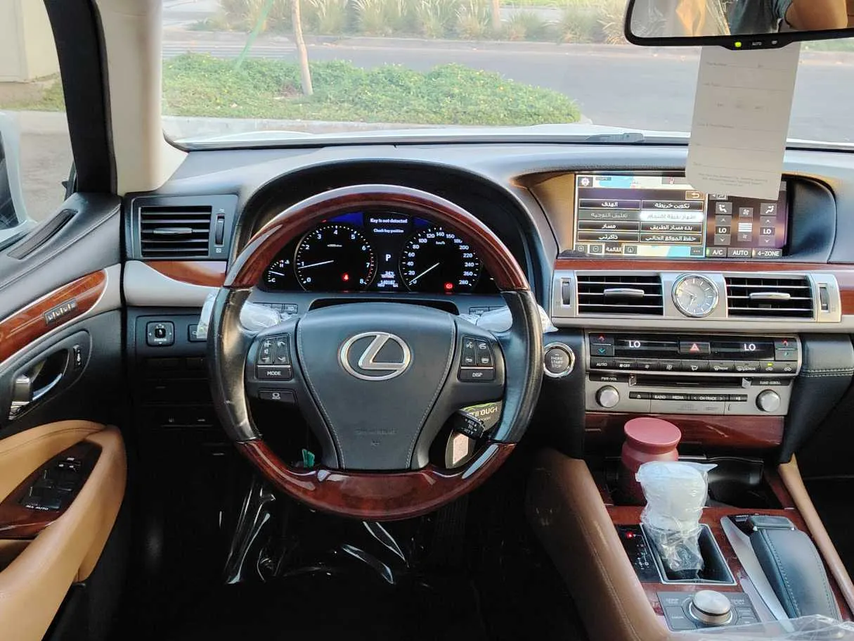 Car image 25